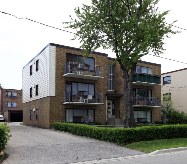 11 Meadowbrook Rd in Toronto, ON - Building Photo - Primary Photo