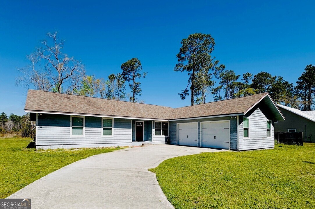 197 Cardinal St in Woodbine, GA - Building Photo