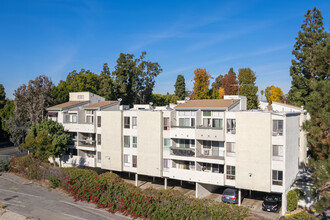 Windsor Fountains in Culver City, CA - Building Photo - Primary Photo