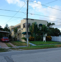 14 SE 10th St in Fort Lauderdale, FL - Building Photo - Building Photo