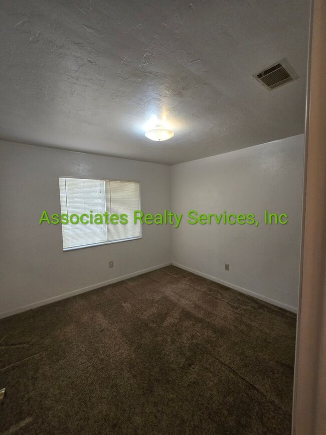 405 NE 42 Pl in Gainesville, FL - Building Photo - Building Photo