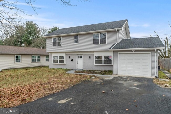 34 Hinsdale Ln in Willingboro, NJ - Building Photo - Building Photo