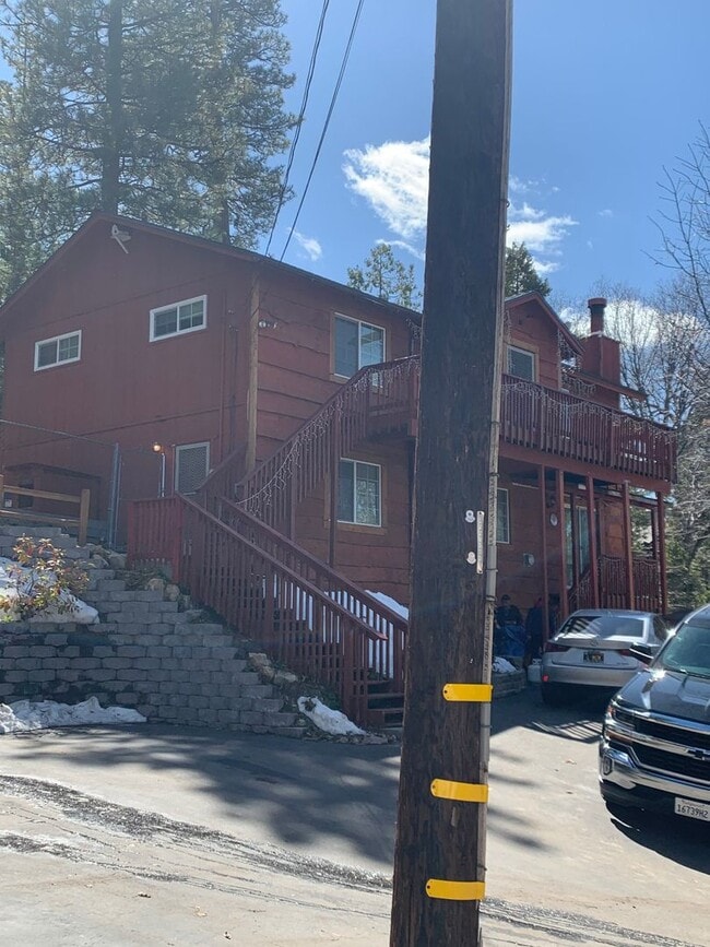 27101 Overlook Ln in Lake Arrowhead, CA - Building Photo - Building Photo
