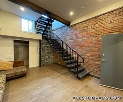 1028a Commonwealth Ave in Boston, MA - Building Photo