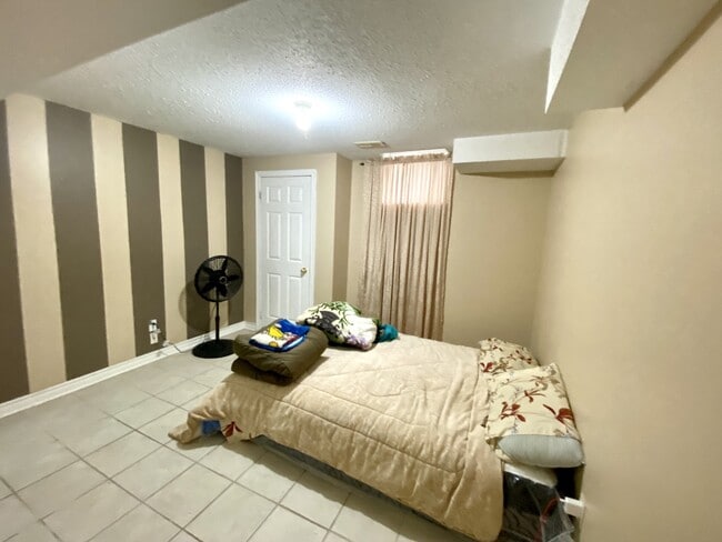 1 Kettle Crt in Vaughan, ON - Building Photo - Building Photo