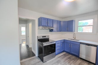 5017 N Bay Ridge Ave in Whitefish Bay, WI - Building Photo - Building Photo