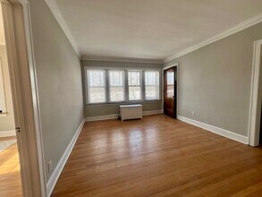 7129 N Oakley Ave in Chicago, IL - Building Photo - Building Photo