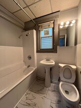 151 Armstrong Ave, Unit 2 in Jersey City, NJ - Foto de edificio - Building Photo