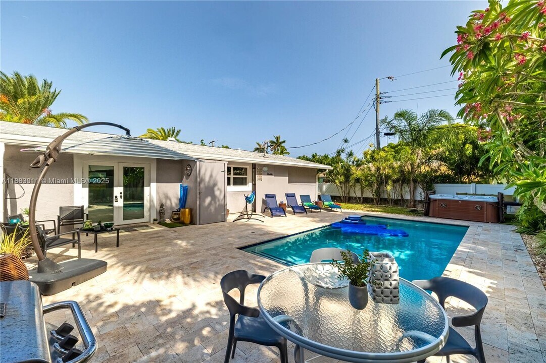 505 SE 25th Ave in Pompano Beach, FL - Foto de edificio