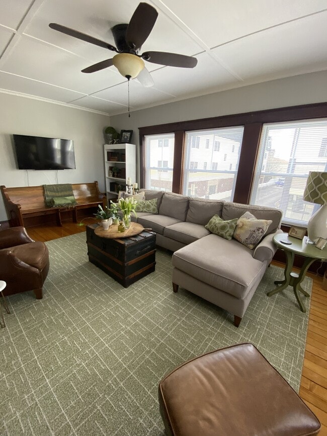 281 N Main St, Unit Apartment #2, Unit Apartment #2