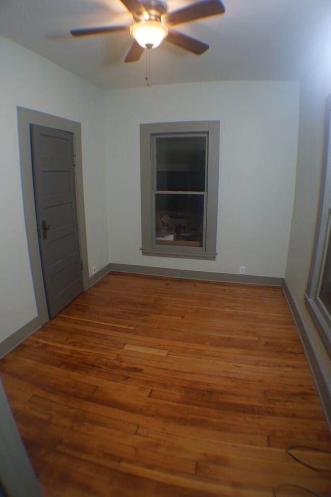 9330 N Charleston Ave, Unit Attic Room in Portland, OR - Building Photo - Building Photo