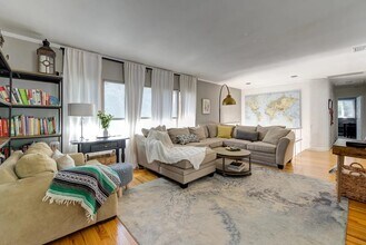 75 Moss Ln in Jericho, NY - Building Photo - Building Photo