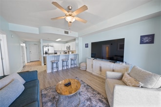 15928 Front Beach Rd in Panama City Beach, FL - Foto de edificio - Building Photo