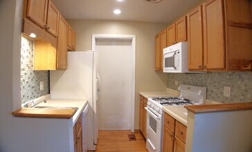 336 Russet Way in Vernon Hills, IL - Building Photo - Building Photo