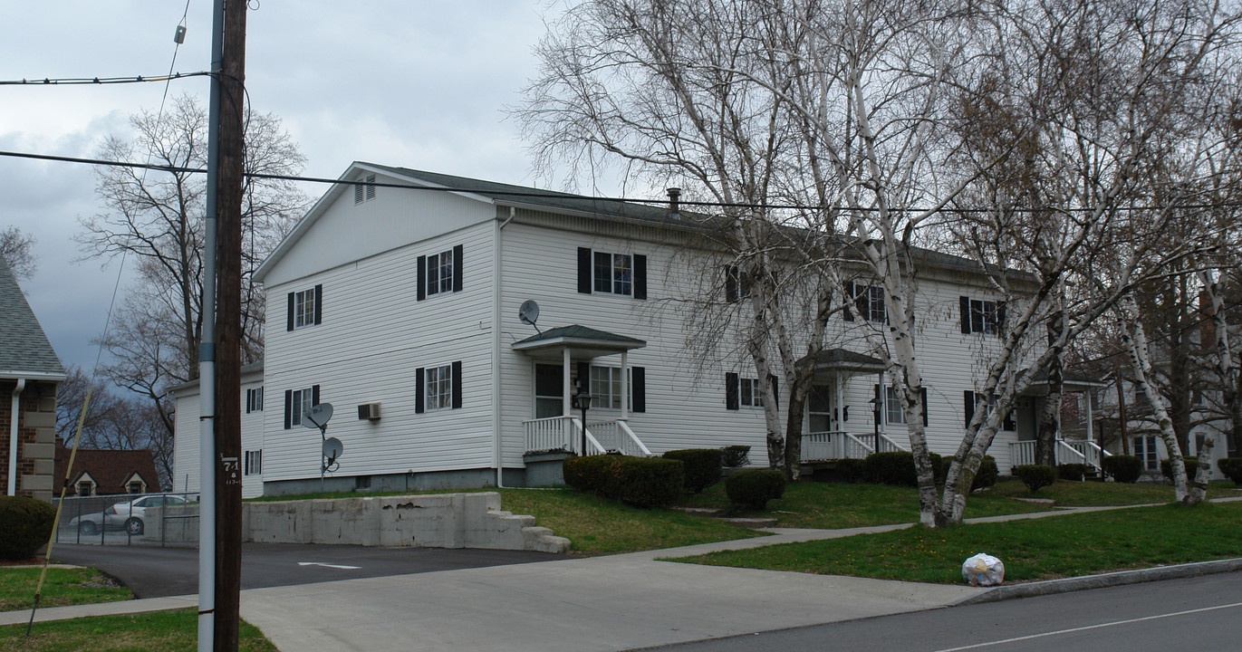 211 Genesee St in Auburn, NY - Building Photo