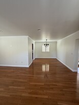 1513 N Altadena Dr, Unit Second Floor Unit in Pasadena, CA - Building Photo