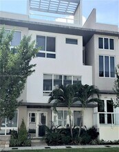 6660 NW 105th Ct in Doral, FL - Building Photo - Building Photo