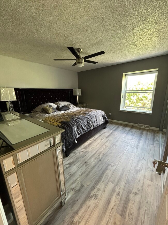 1547 S Owens St in Lakewood, CO - Building Photo - Building Photo