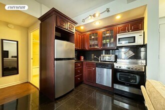 150 W 51st St in New York, NY - Building Photo - Building Photo
