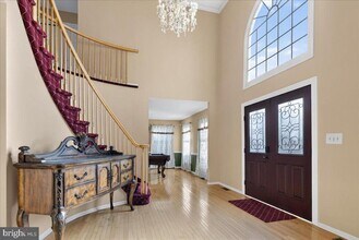 7 Redwood Ct in West Windsor Township, NJ - Building Photo - Building Photo