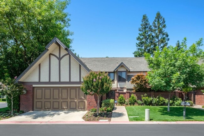 2830 W Kensington Ln in Fresno, CA - Building Photo - Building Photo