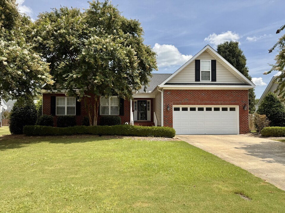 3721 Stillwood Dr in Winterville, NC - Building Photo
