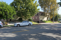 407-409 W Lexington Dr in Glendale, CA - Foto de edificio - Building Photo