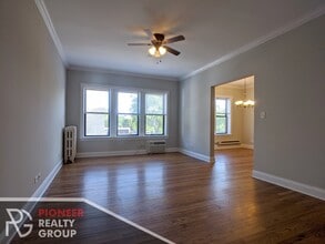 736 W Addison St, Unit 750-2S in Chicago, IL - Foto de edificio - Building Photo
