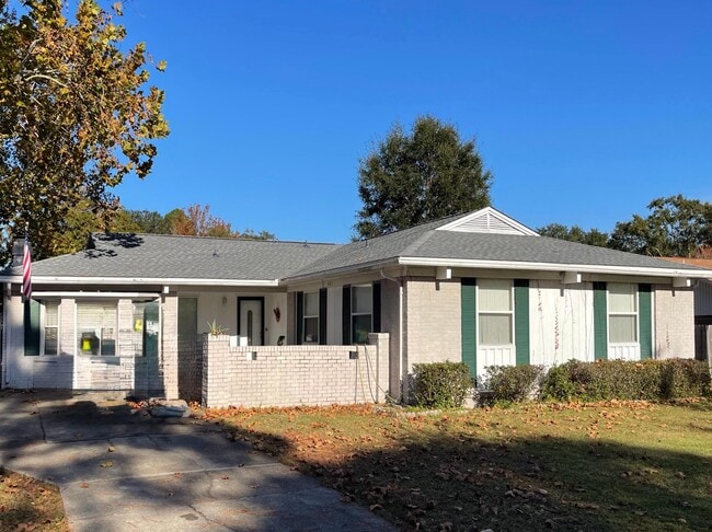 401 Crystal Ln