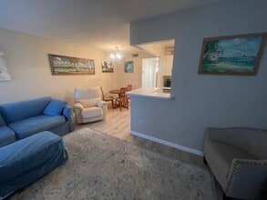 52 Woodland Dr in Vero Beach, FL - Foto de edificio - Building Photo