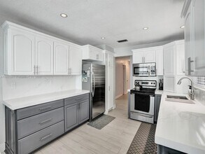217 SE 5th St in Dania Beach, FL - Building Photo - Building Photo