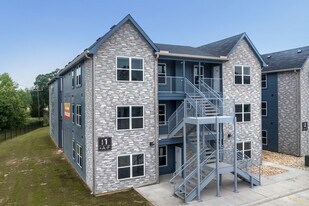 Grand Monarch Apartments in Montgomery, TX - Building Photo