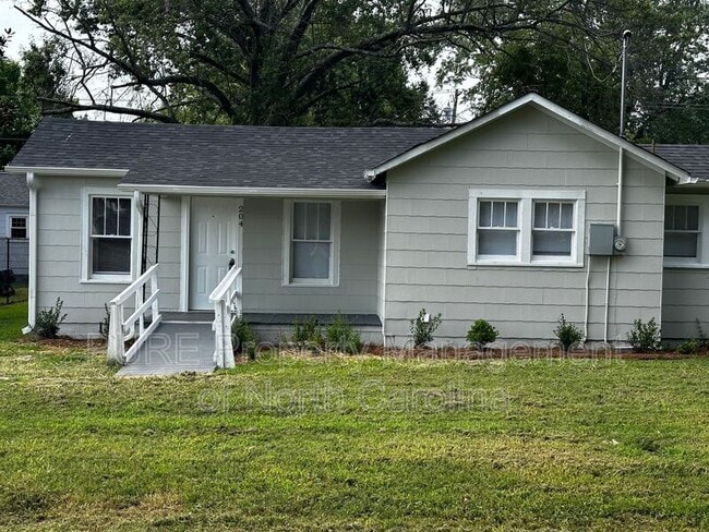 204 Moore Dr in Lexington, NC - Building Photo - Building Photo