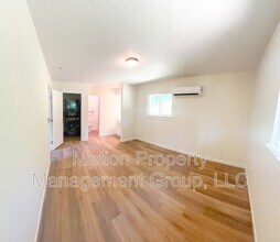 133 W Ridgewood Ave in Red Bank, TN - Building Photo - Building Photo