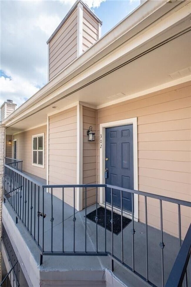 property at 2414 Longview St
