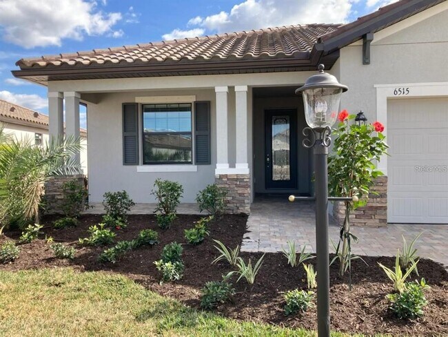 6515 Clairborne Ln in Bradenton, FL - Building Photo - Building Photo