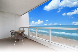 4391 Collins Ave in Miami Beach, FL - Foto de edificio - Building Photo