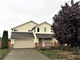 113 Eastgate Ave N in Pacific, WA - Building Photo