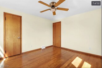 3340 W 210th St, Unit 3340-Lower Unit in Fairview Park, OH - Foto de edificio - Building Photo