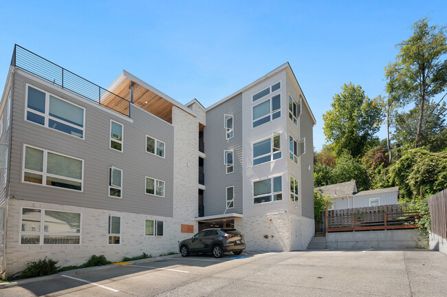 Mary Moore Apartments in Seattle, WA - Building Photo - Building Photo