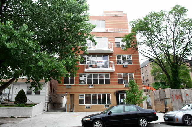 3127 137th St in Flushing, NY - Building Photo - Building Photo