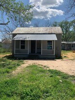 708 Colorado St in Glidden, TX - Building Photo