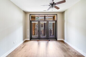 2401 Euclid Ave, Unit 106 in Charlotte, NC - Foto de edificio - Building Photo