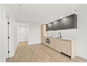 13738 Central Ave in Surrey, BC - Building Photo - Building Photo