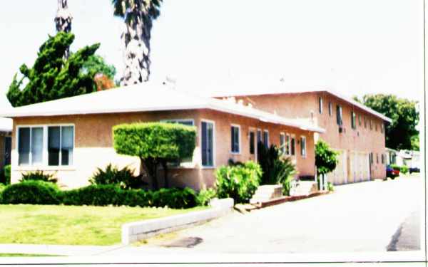 8145-8147 4th St in Downey, CA - Building Photo