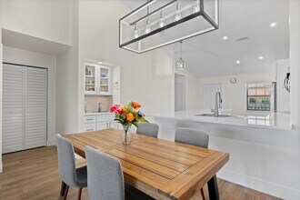 302 Pinecrest Cir in Jupiter, FL - Building Photo - Building Photo