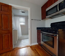 428 Franklin St, Unit 1R in Cambridge, MA - Foto de edificio - Building Photo