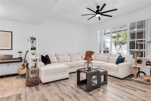 3825 Schoolhouse Rd E in Ft. Myers, FL - Building Photo