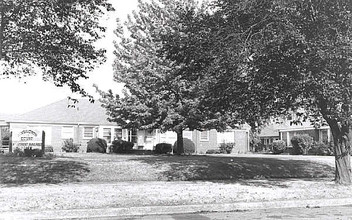 Ainsworth Court Apartments in Portland, OR - Building Photo - Building Photo