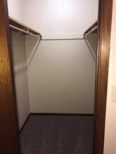 1403 Hennessey St, Unit 108 in Dodge City, KS - Foto de edificio - Building Photo